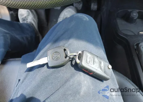 2006 Volkswagen New Beetle 2.5 из США, поврежденный, VIN 3VWRW31C56M402017